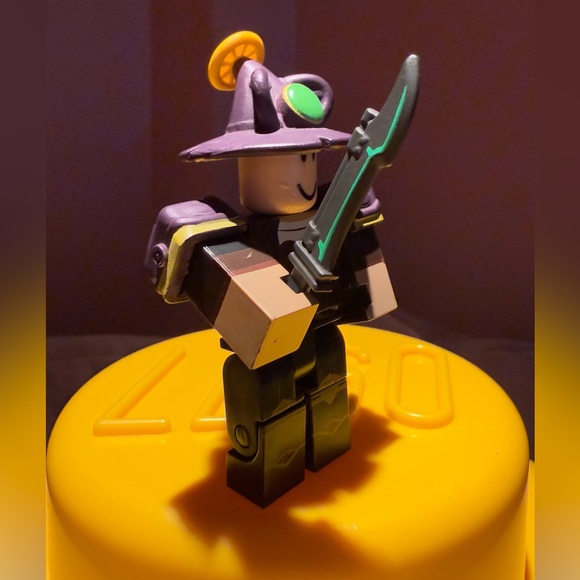 Roblox Dungeon Quest Industrial Mage Armor Figure - Picture 6 of 12